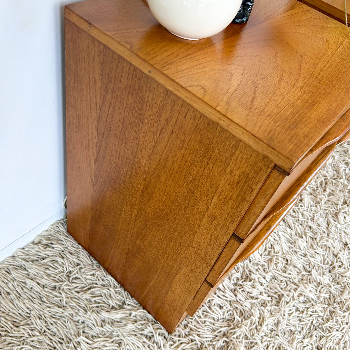 BEDSIDE DRAWERS WITH WAVE HANDLES