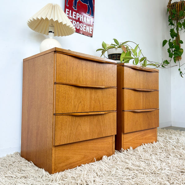 BEDSIDE DRAWERS WITH WAVE HANDLES