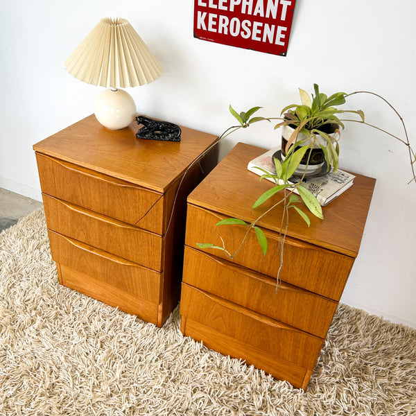 BEDSIDE DRAWERS WITH WAVE HANDLES