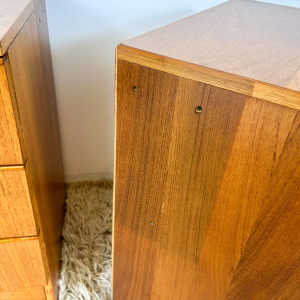 BEDSIDE DRAWERS WITH WAVE HANDLES