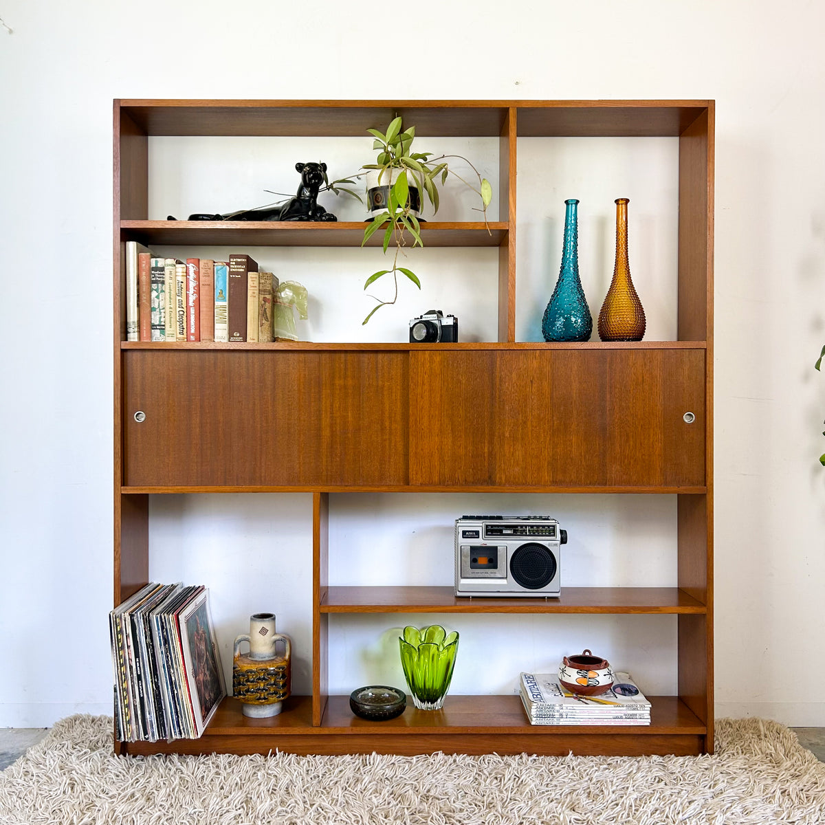 WALL UNIT ROOM DIVIDER