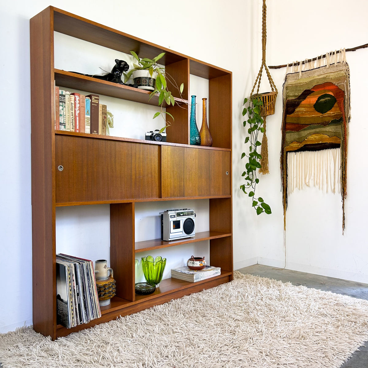 WALL UNIT ROOM DIVIDER