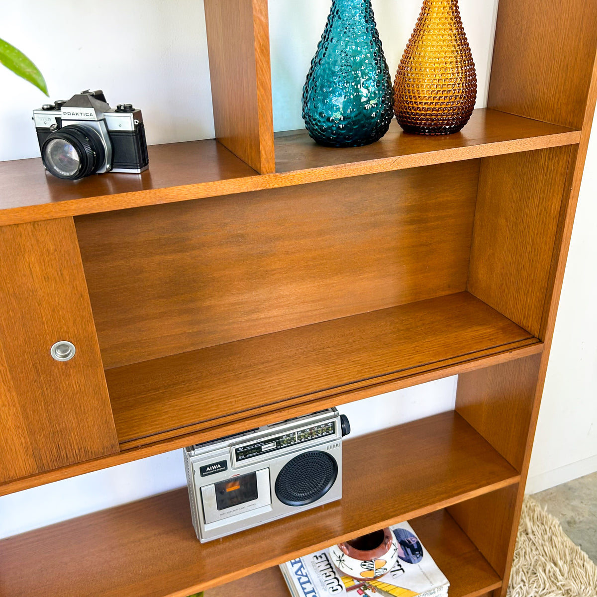 WALL UNIT ROOM DIVIDER