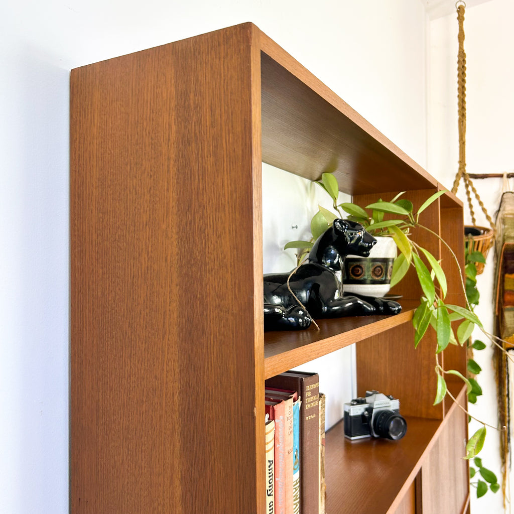WALL UNIT ROOM DIVIDER