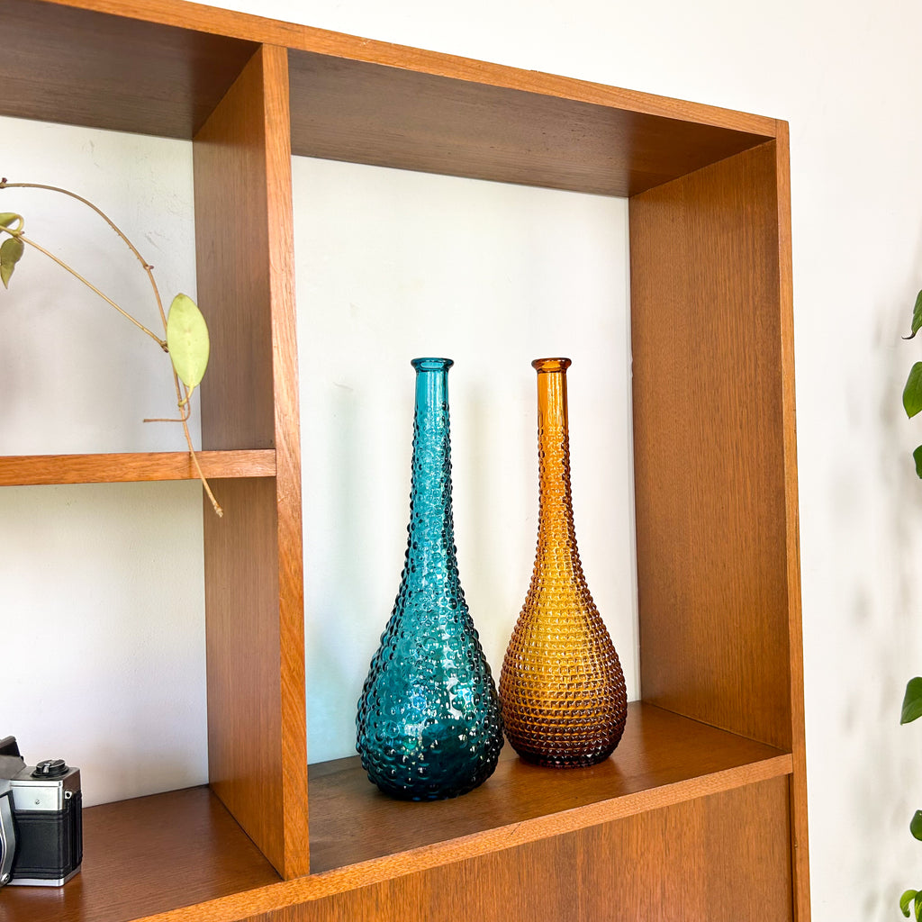 WALL UNIT ROOM DIVIDER