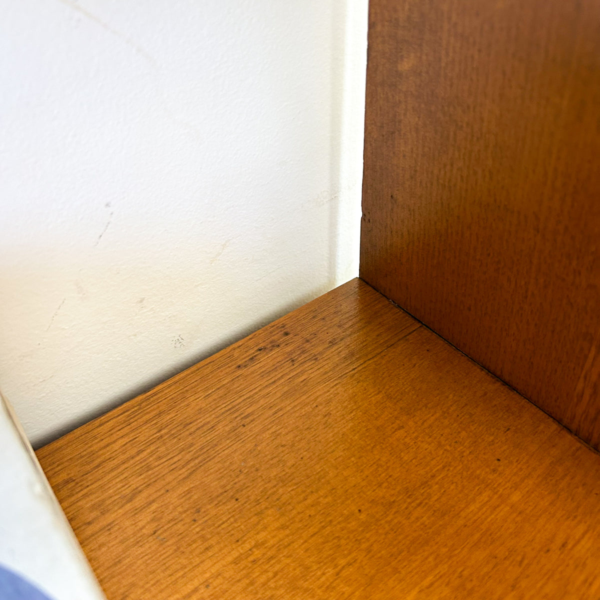 WALL UNIT ROOM DIVIDER