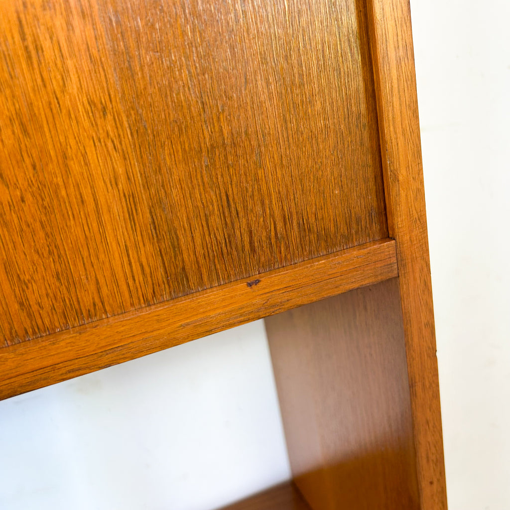 WALL UNIT ROOM DIVIDER