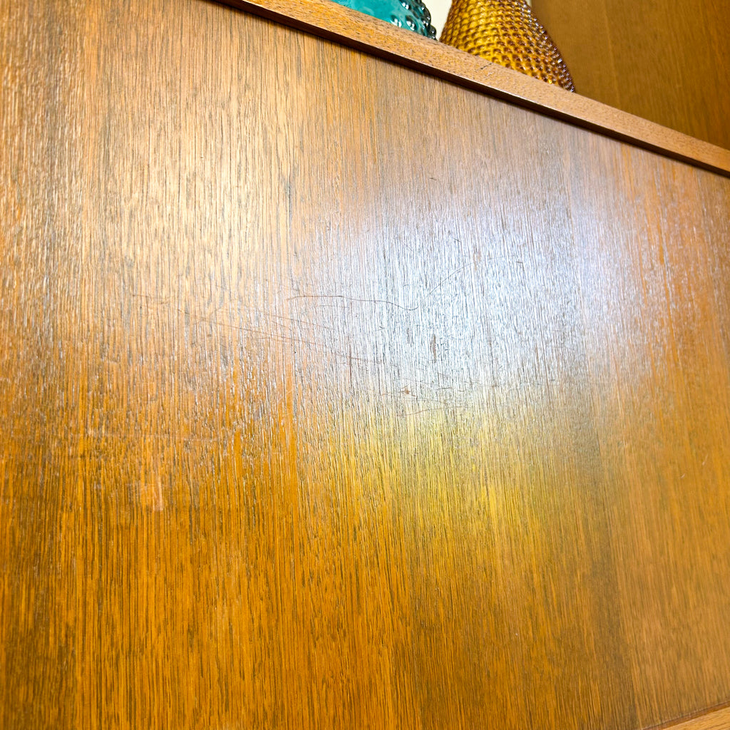 WALL UNIT ROOM DIVIDER