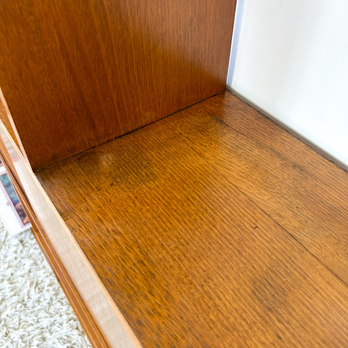 WALL UNIT ROOM DIVIDER