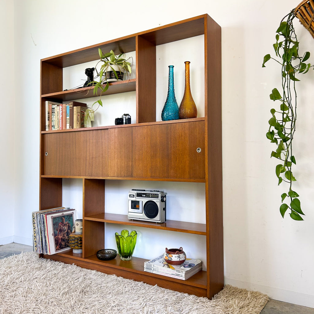 WALL UNIT ROOM DIVIDER