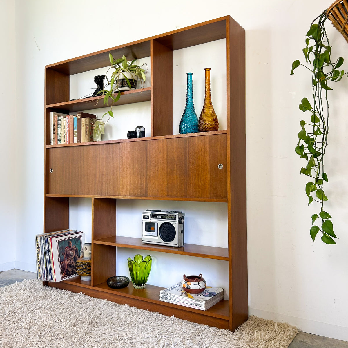 WALL UNIT ROOM DIVIDER