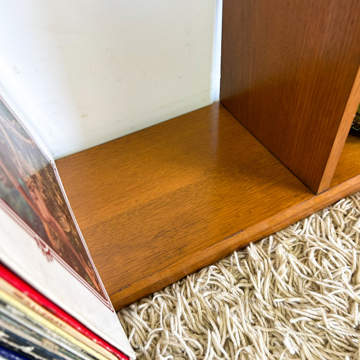 WALL UNIT ROOM DIVIDER