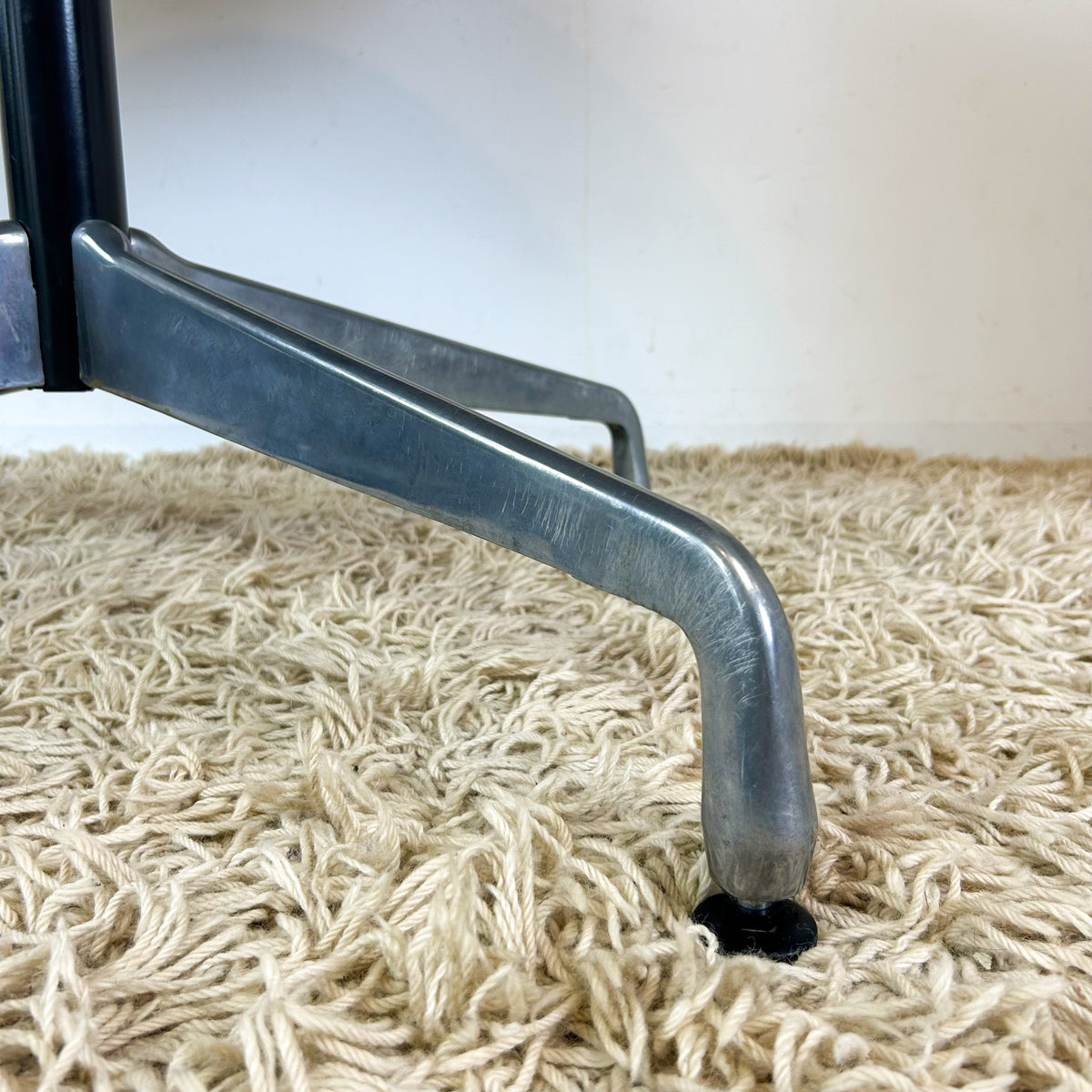 EAMES ALUMINIUM GROUP DINING TABLE
