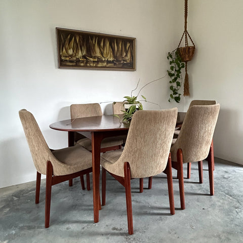 NOBLETT EXTENSION DINING TABLE & CHAIRS