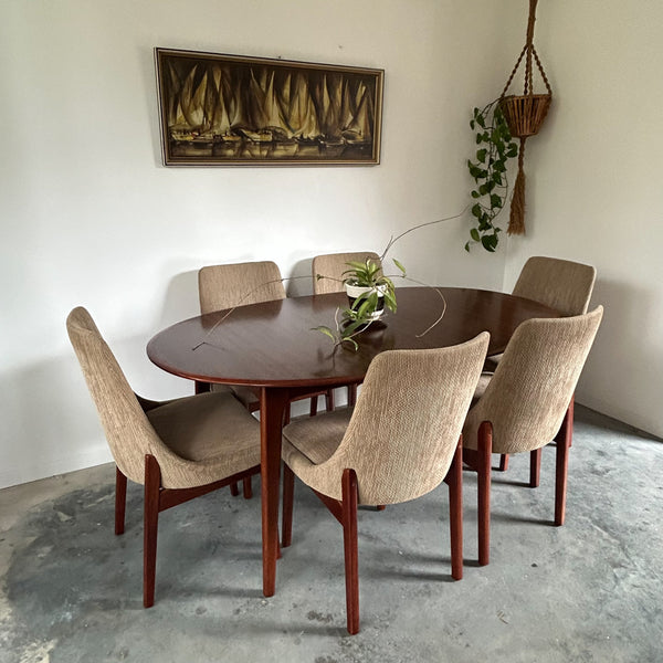 NOBLETT EXTENSION DINING TABLE & CHAIRS