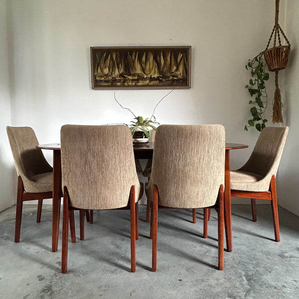 NOBLETT EXTENSION DINING TABLE & CHAIRS