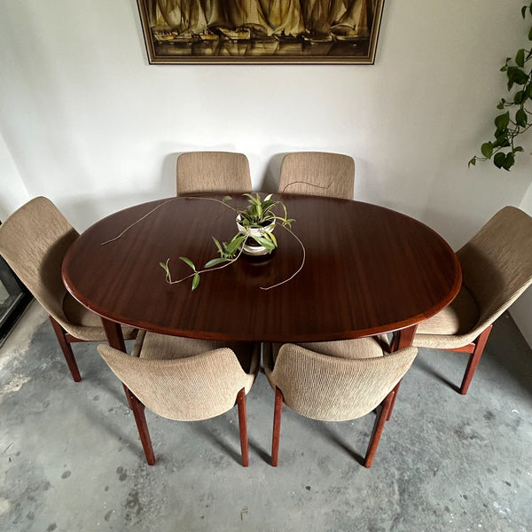 NOBLETT EXTENSION DINING TABLE & CHAIRS