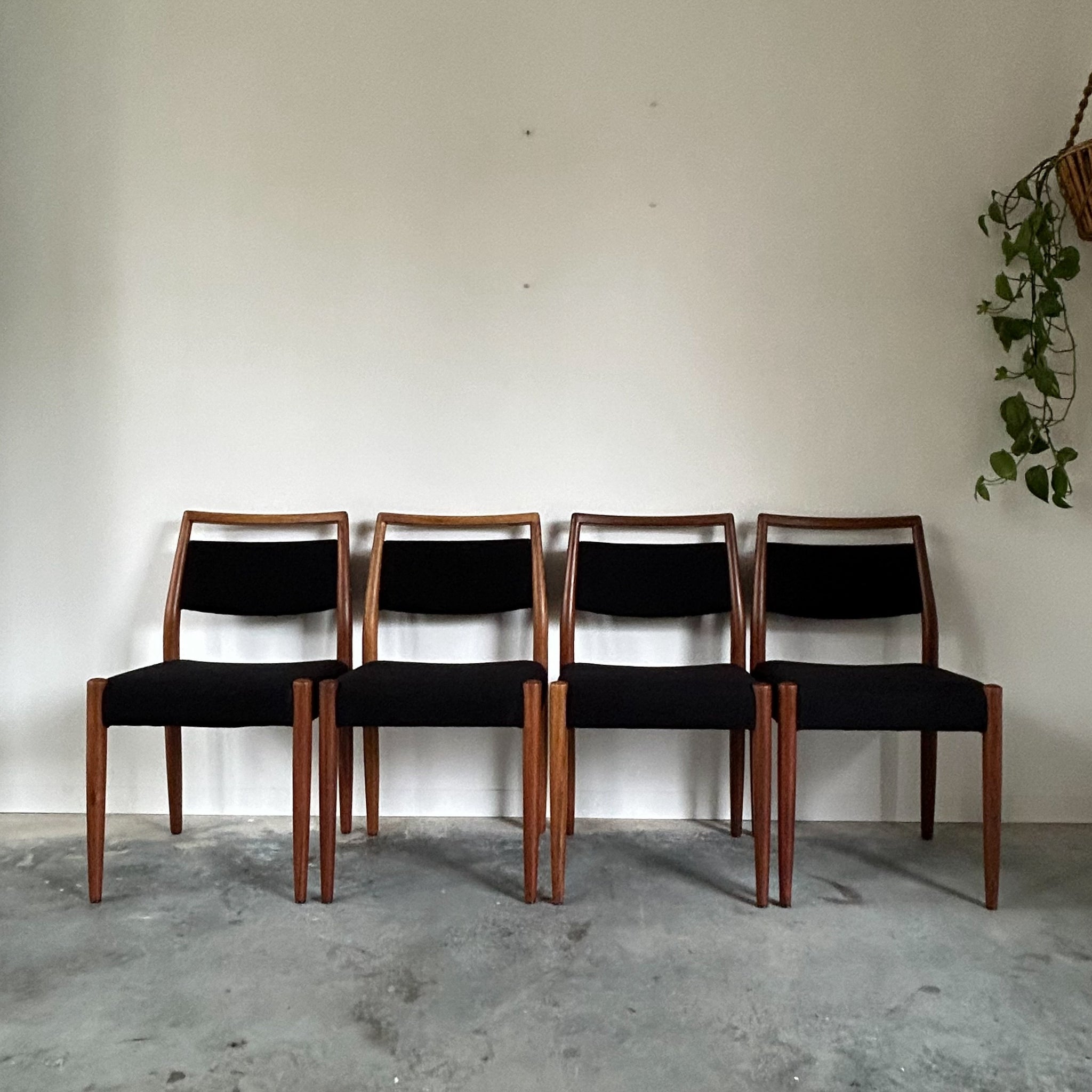 BLACK UPHOLSTERED DINING CHAIRS