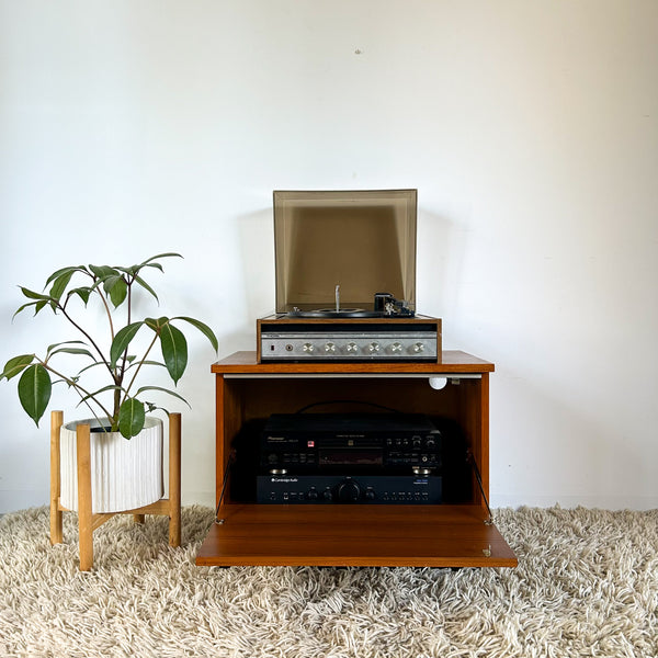 STEREO CABINET