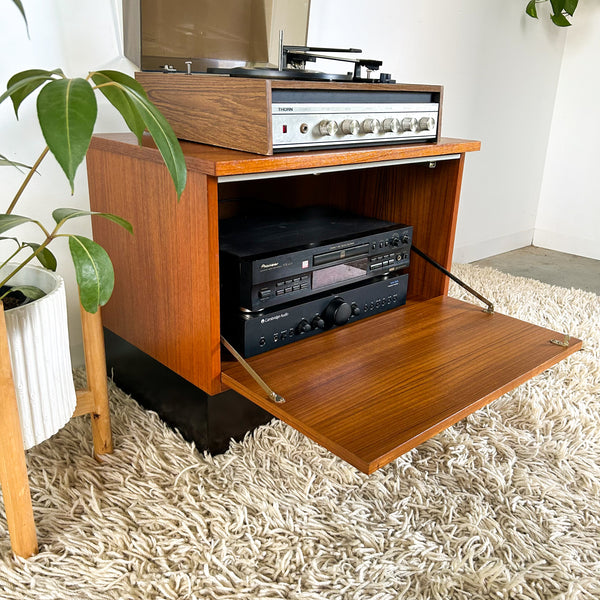 STEREO CABINET