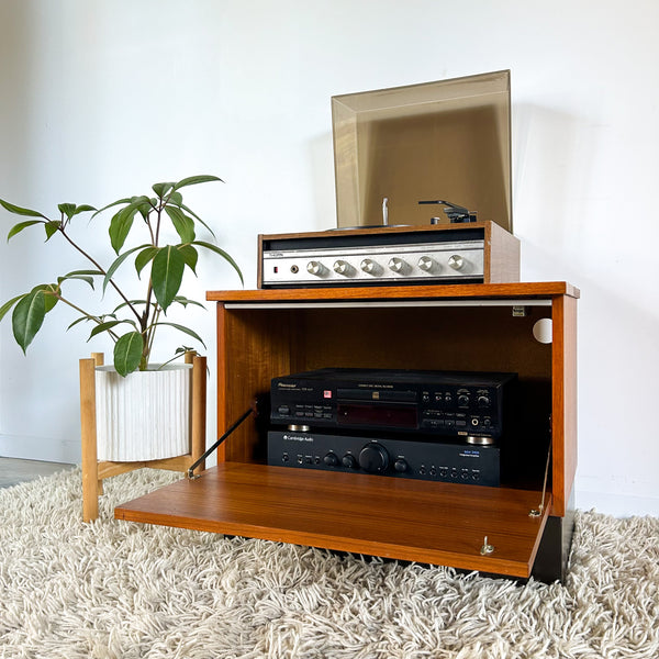 STEREO CABINET