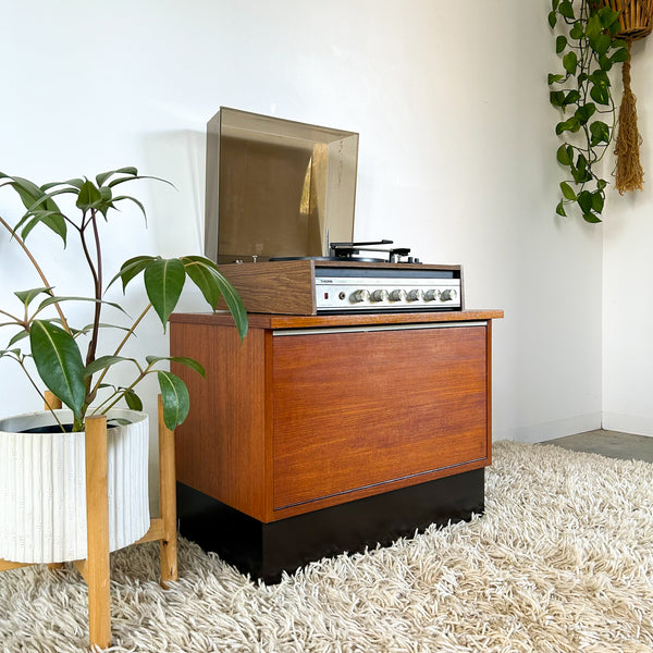 STEREO CABINET