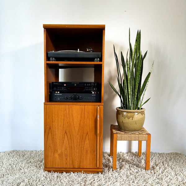 KALMAR STEREO CABINET