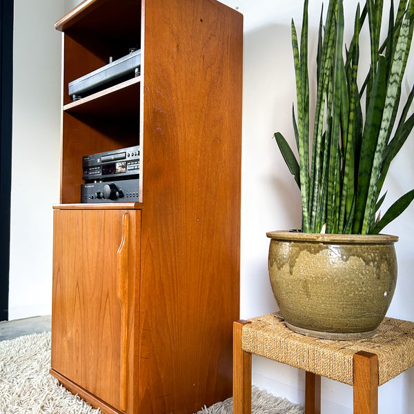 KALMAR STEREO CABINET