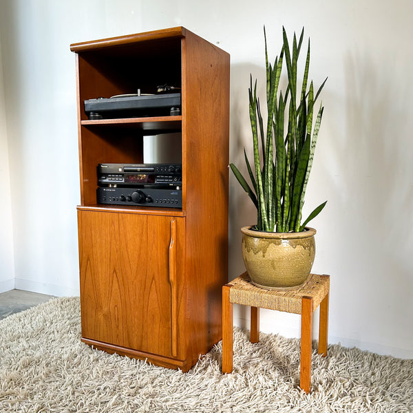 KALMAR STEREO CABINET