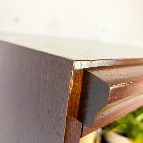 PETITE WALL UNIT