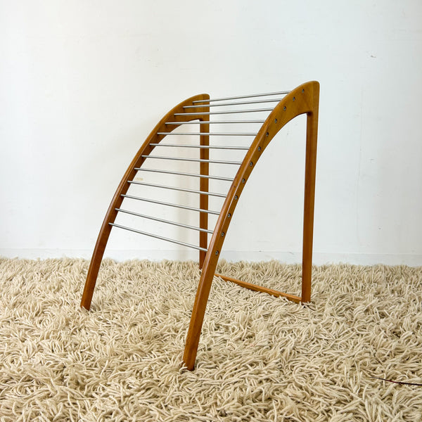 MAGAZINE / NEWSPAPER STAND