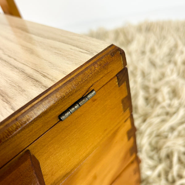CANTILEVER SEWING BOX WITH HANDLE