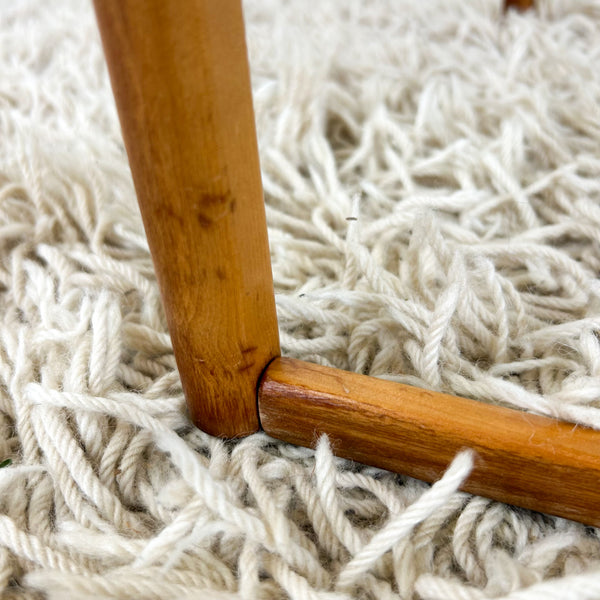 MAGAZINE / NEWSPAPER STAND