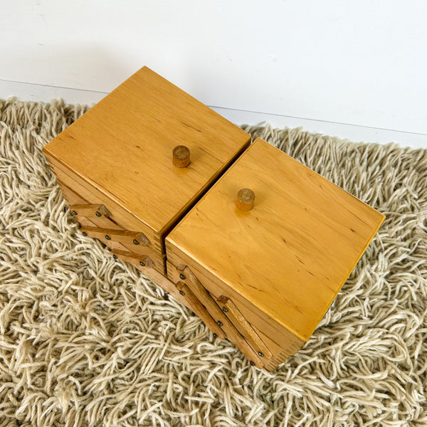 CANTILEVER SEWING BOX