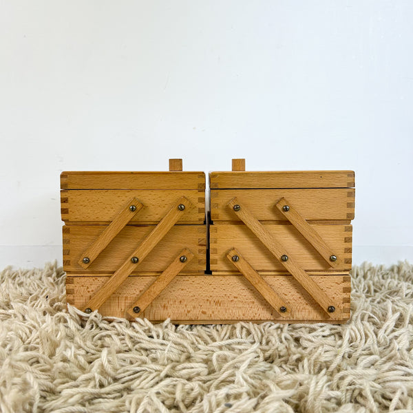 CANTILEVER SEWING BOX