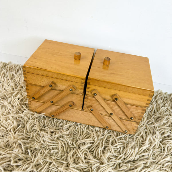 CANTILEVER SEWING BOX