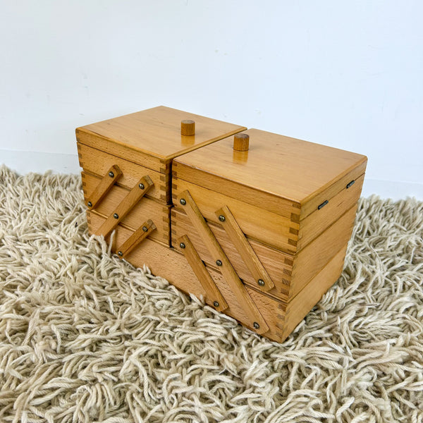 CANTILEVER SEWING BOX