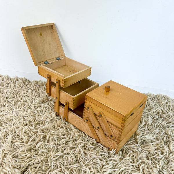 CANTILEVER SEWING BOX