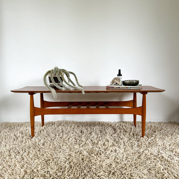 COFFEE TABLE WITH SLATTED MAGAZINE RACK