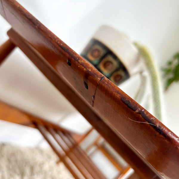 COFFEE TABLE WITH SLATTED MAGAZINE RACK