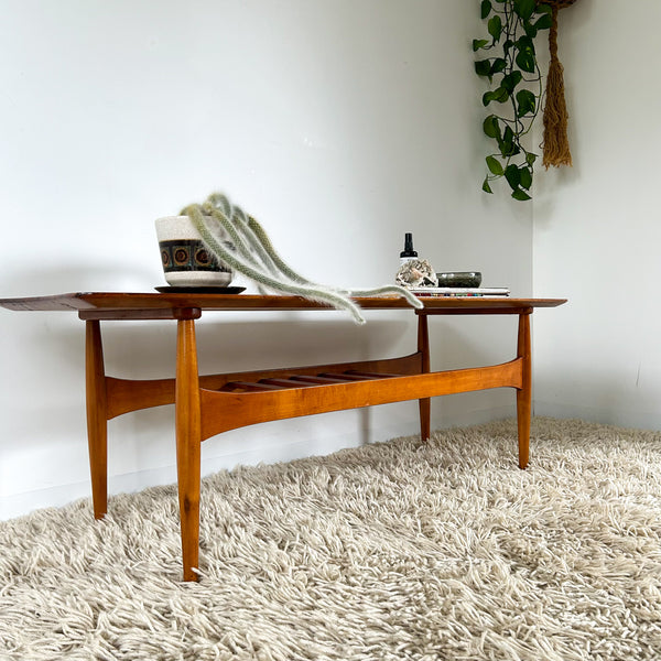 COFFEE TABLE WITH SLATTED MAGAZINE RACK