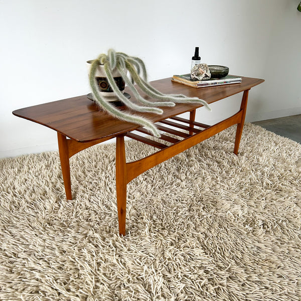 COFFEE TABLE WITH SLATTED MAGAZINE RACK