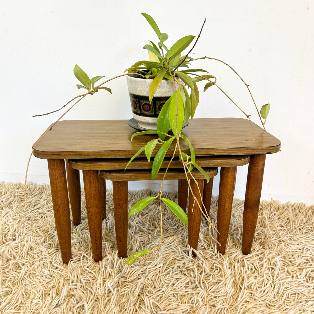 LAMINATE NESTING SIDE TABLES