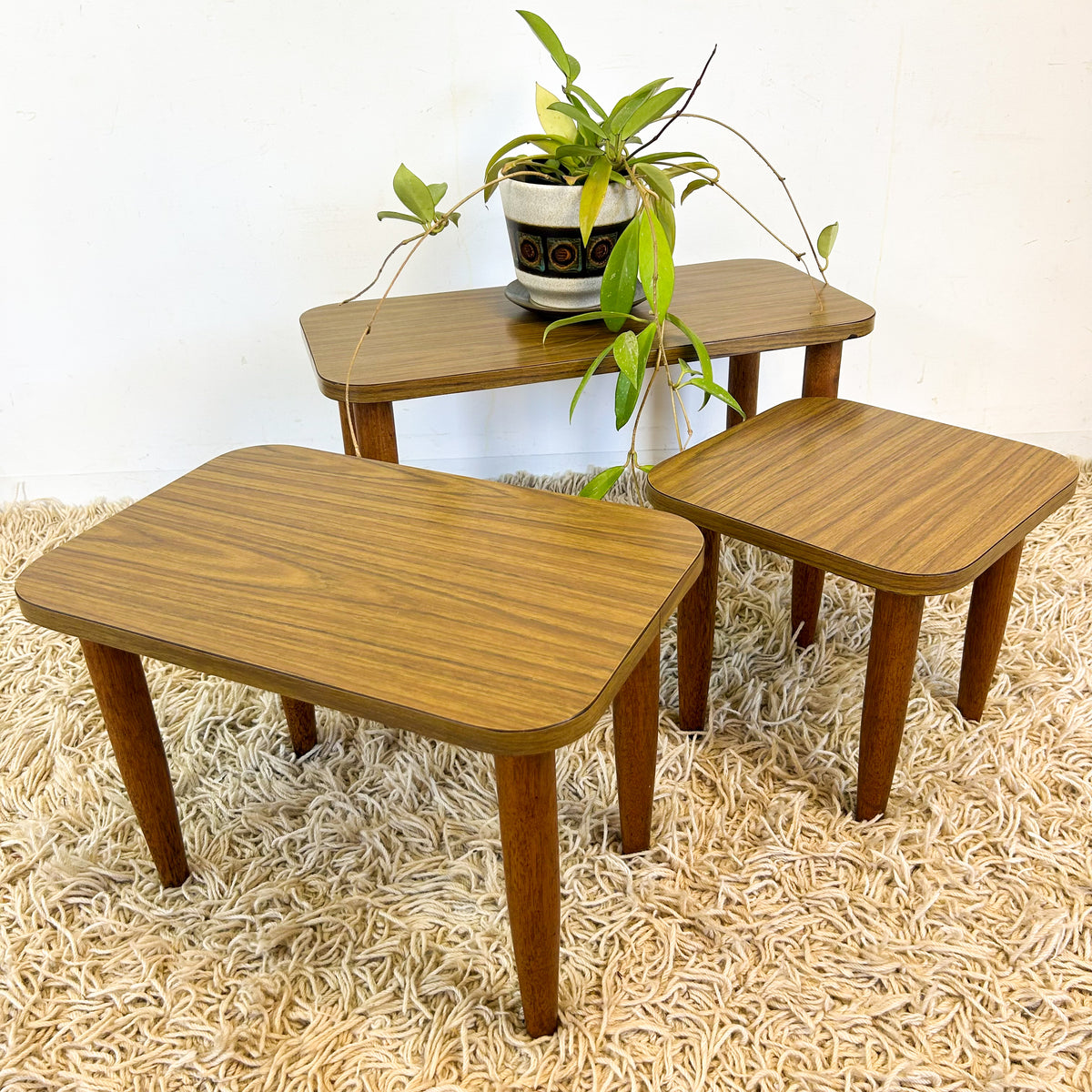 LAMINATE NESTING SIDE TABLES