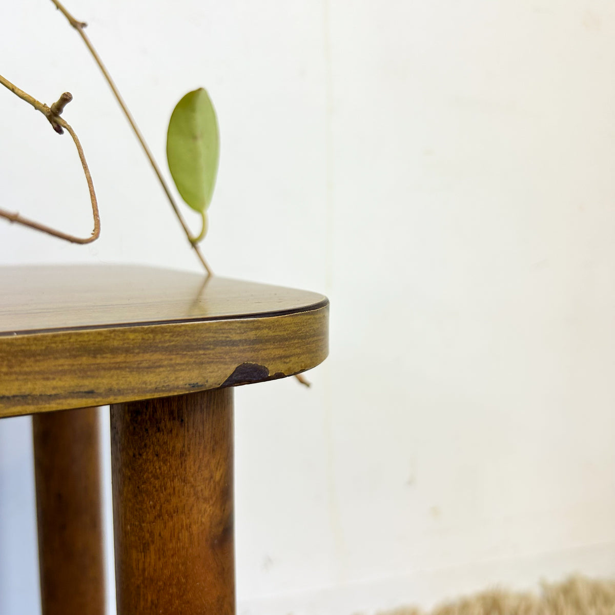 LAMINATE NESTING SIDE TABLES