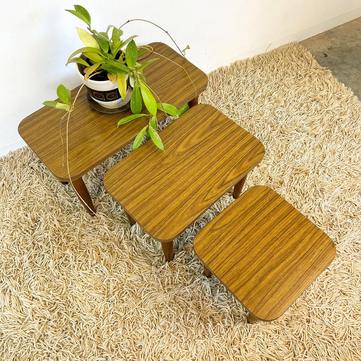 LAMINATE NESTING SIDE TABLES