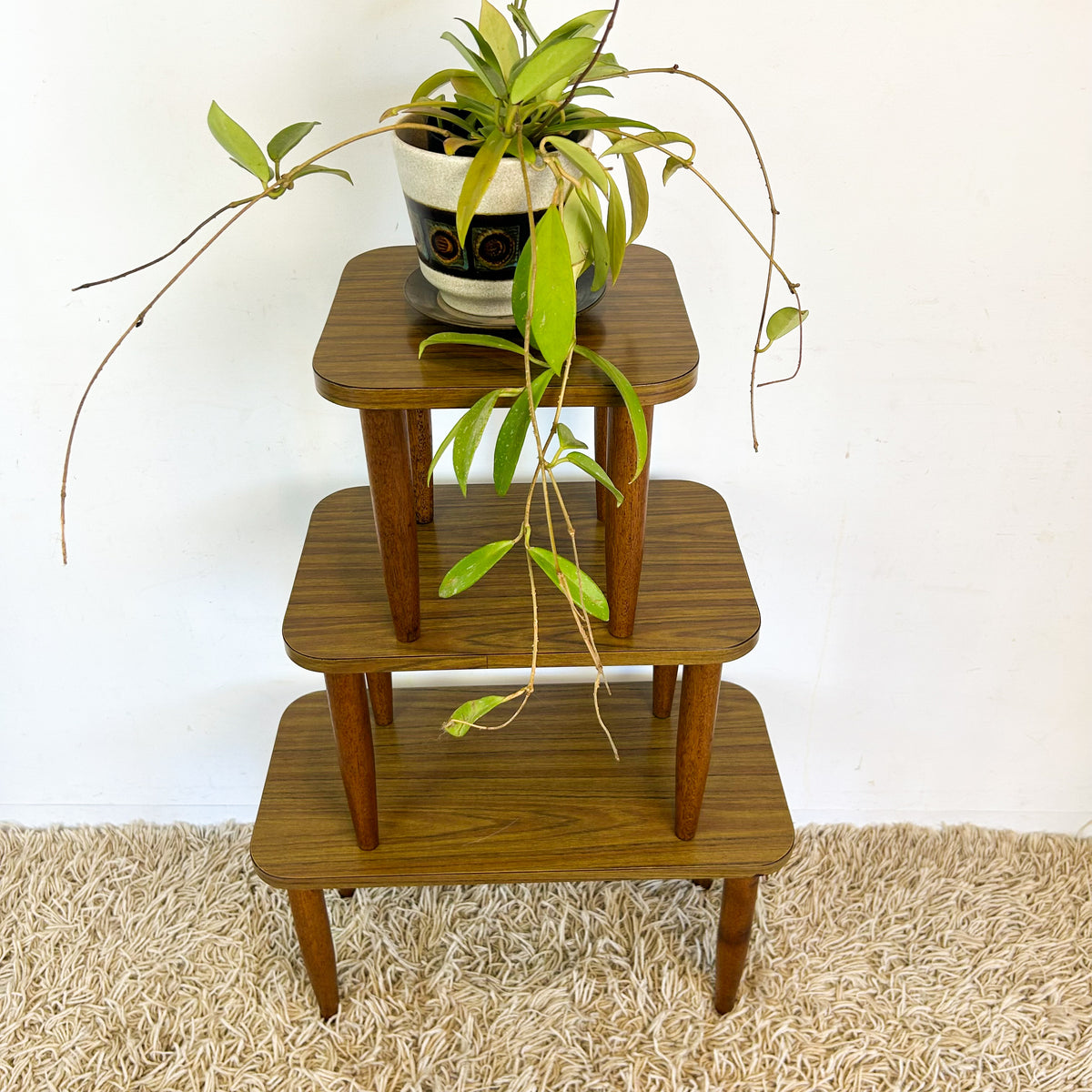 LAMINATE NESTING SIDE TABLES