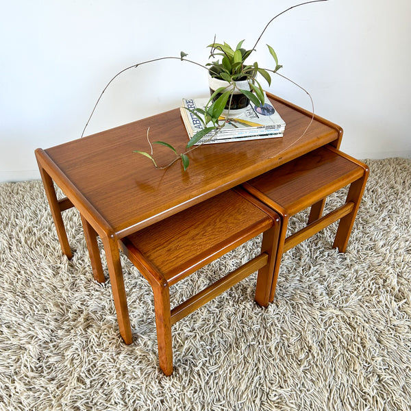 NESTING TABLE SET