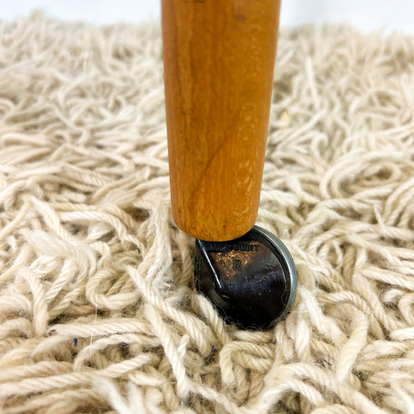 SIDE TABLE ON CASTOR WHEELS