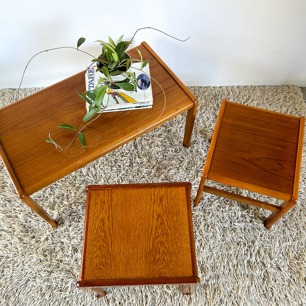 NESTING TABLE SET